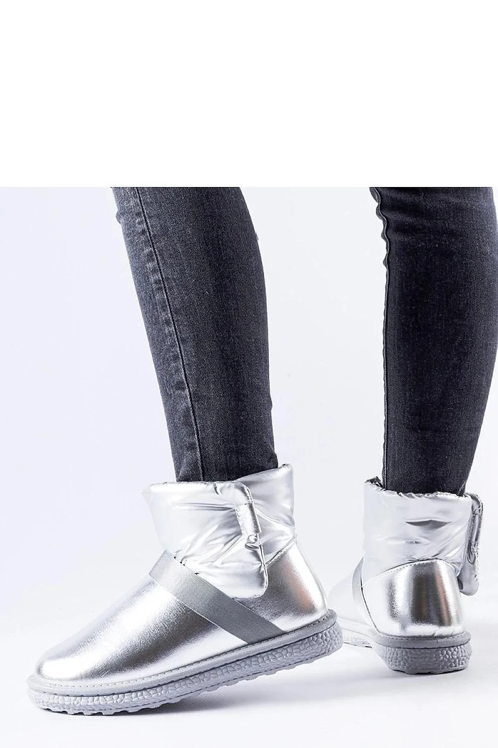 Brown shiny short snow boots