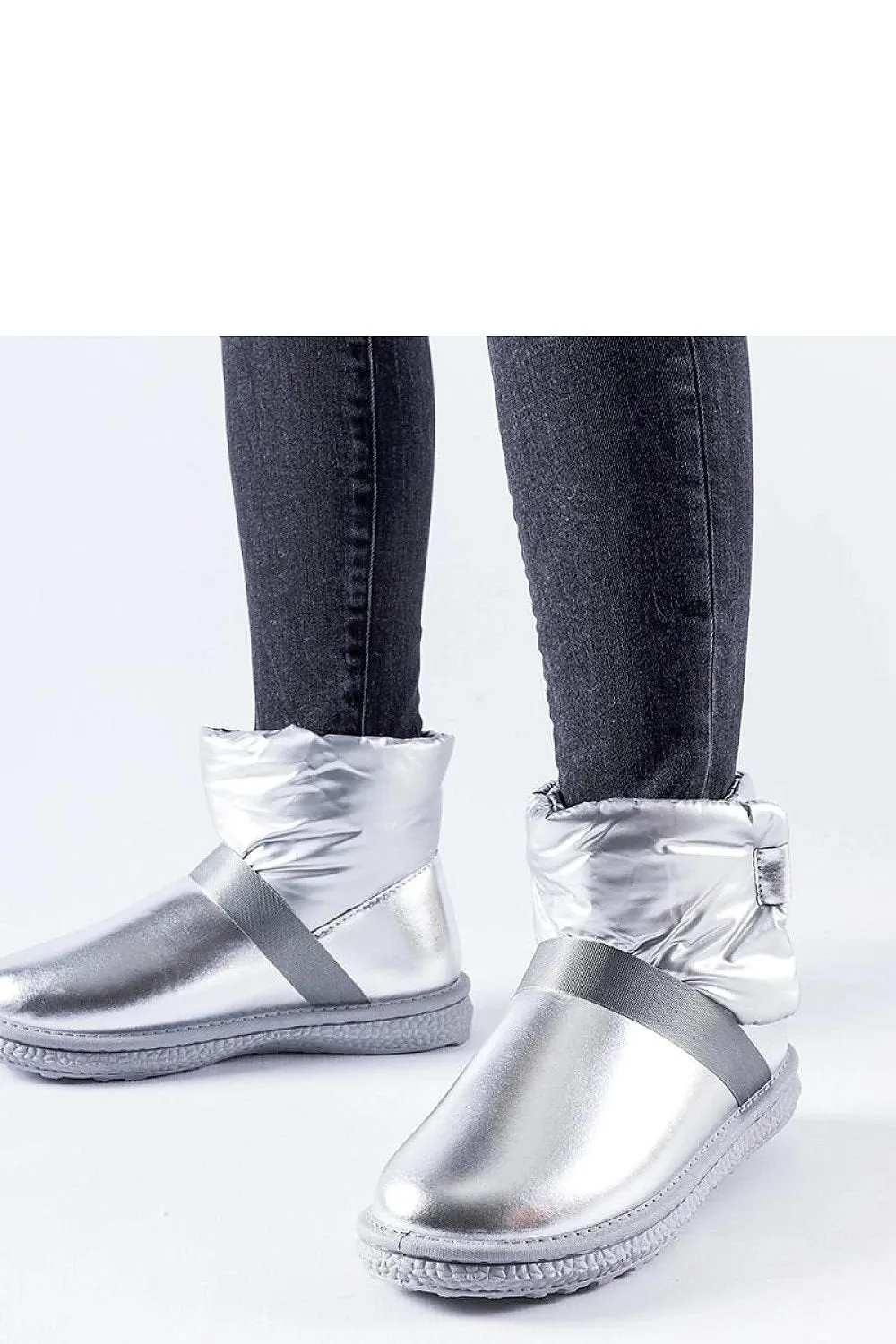 Brown shiny short snow boots