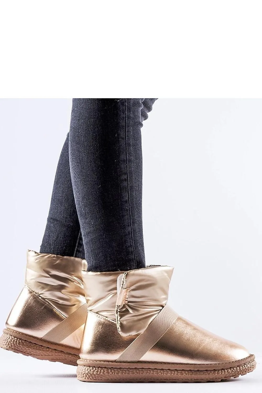 Brown shiny short snow boots